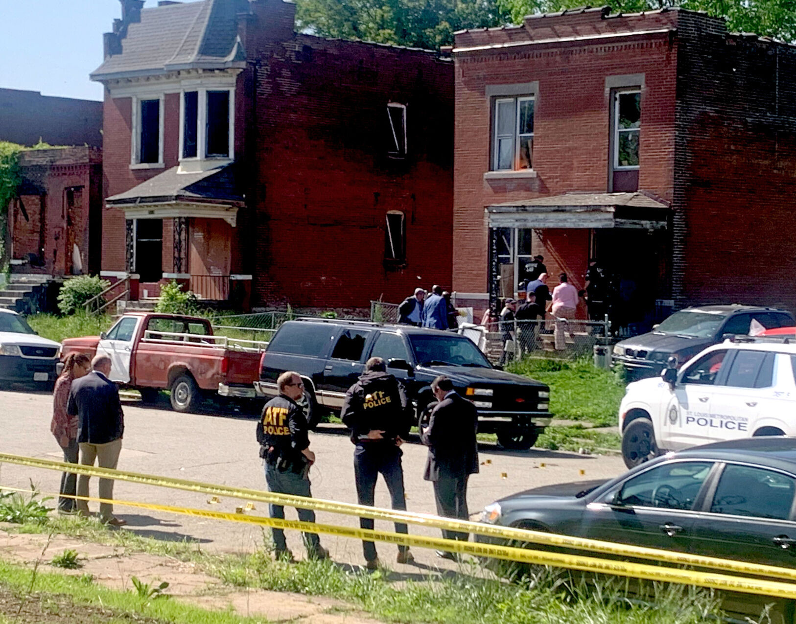 May 9: Cops find 3 bodies at north ×îÐÂÐÓ°ÉÔ´´ house, kill suspect in shootout